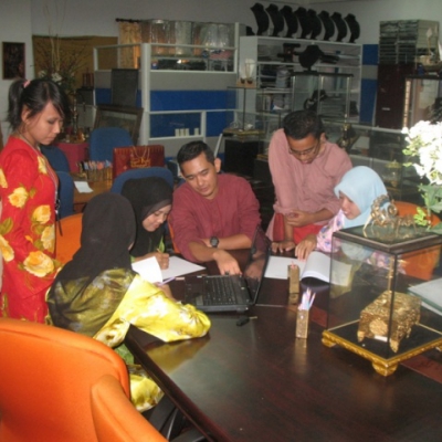 Kelas Logam